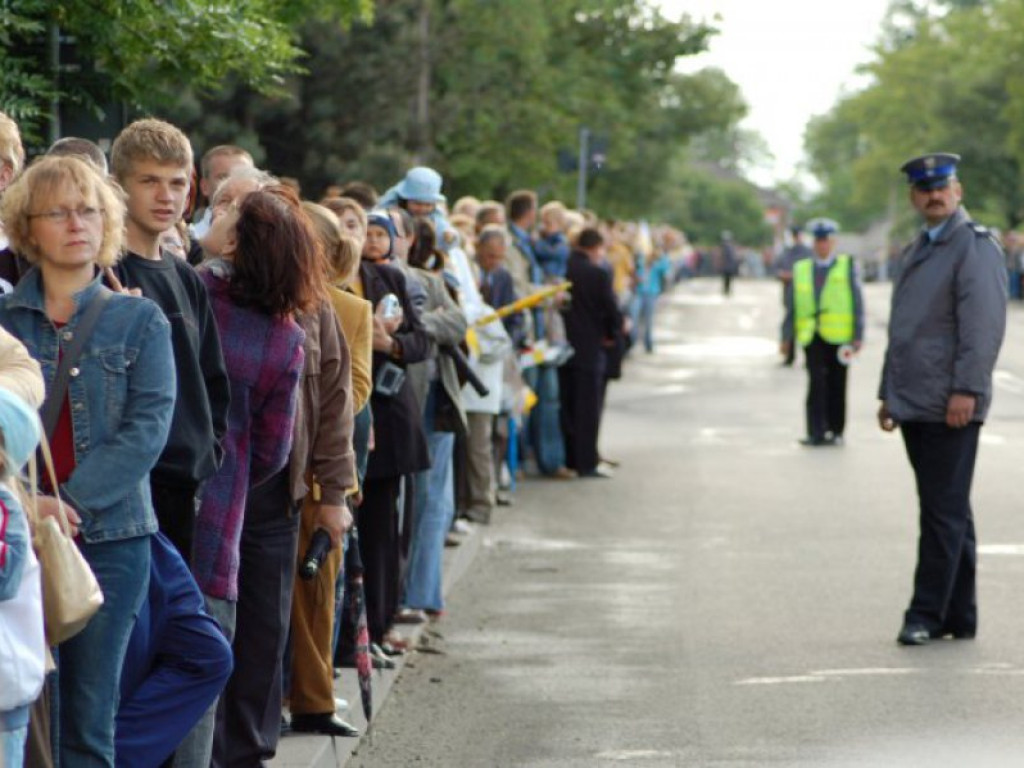 Przejazd papieża Benedykta XVI przez Chrzanów i Libąż 28.05.2006 r.