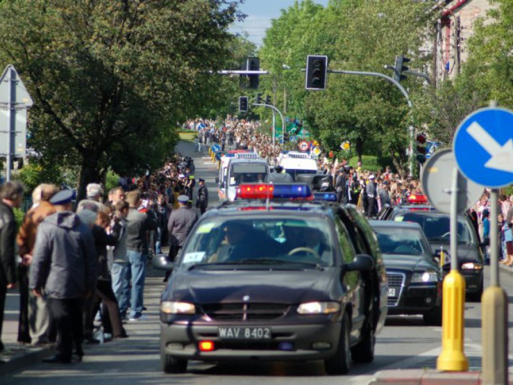 Przejazd papieża Benedykta XVI przez Chrzanów i Libąż 28.05.2006 r.