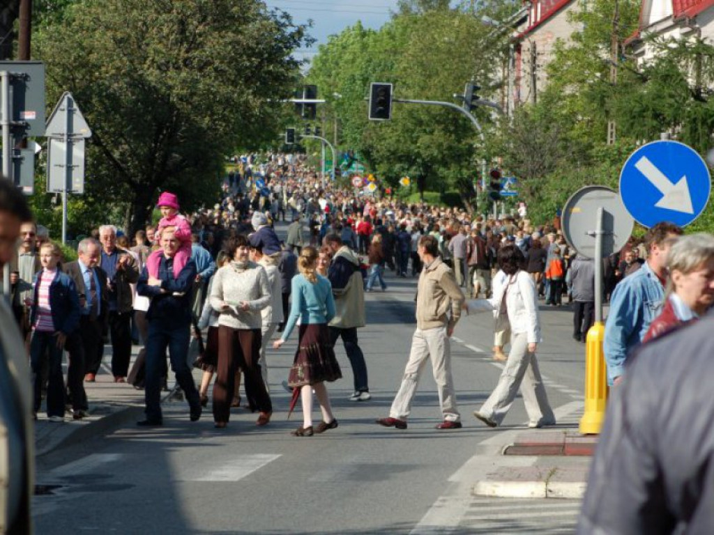 Przejazd papieża Benedykta XVI przez Chrzanów i Libąż 28.05.2006 r.