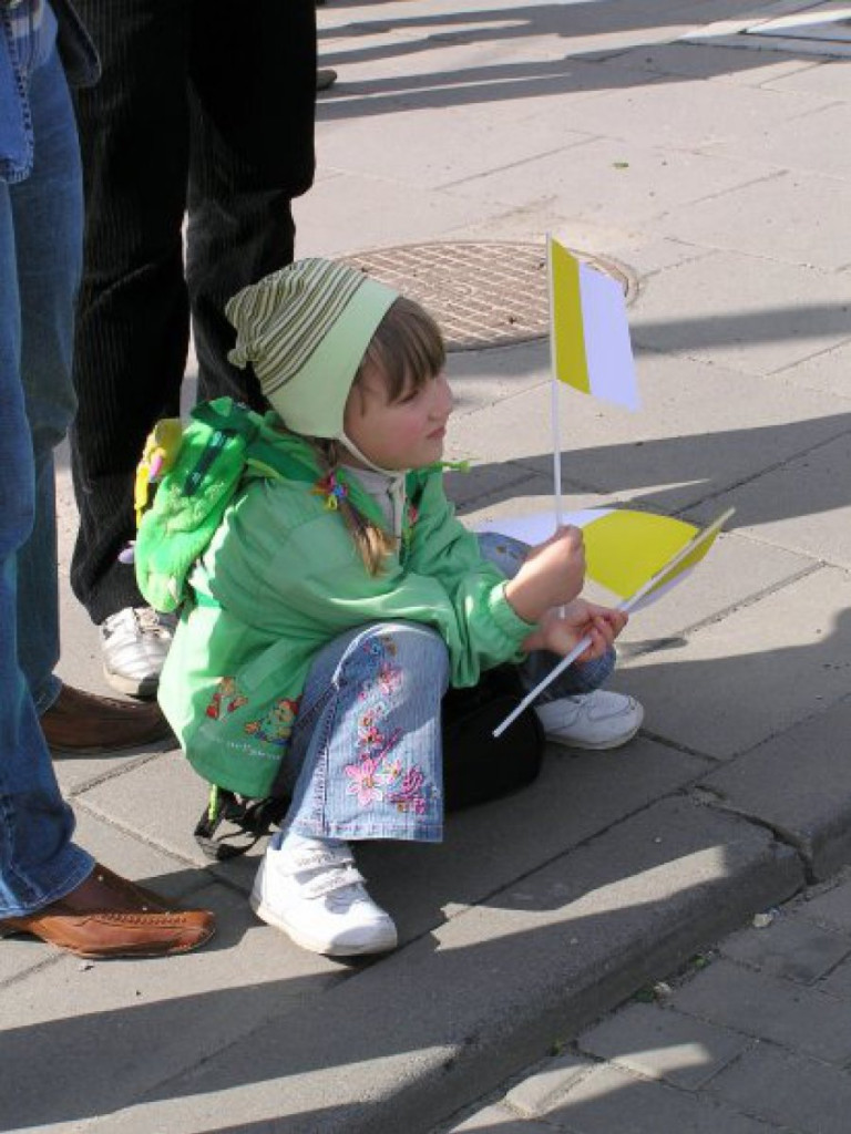 Przejazd papieża Benedykta XVI przez Chrzanów i Libąż 28.05.2006 r.