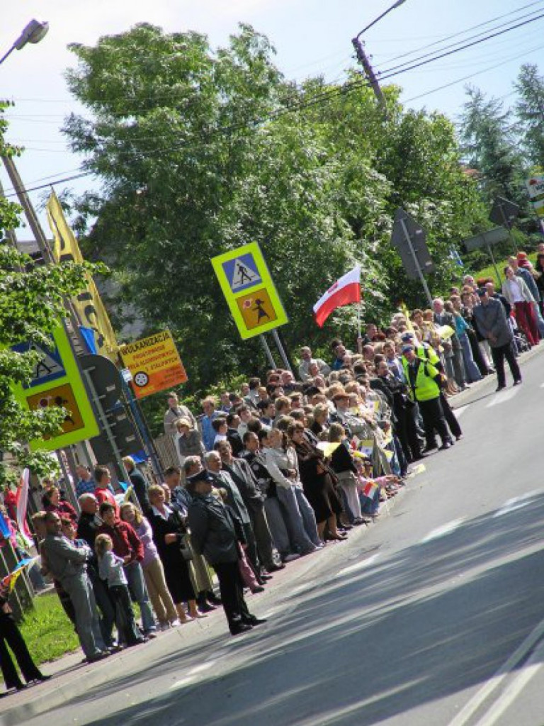 Przejazd papieża Benedykta XVI przez Chrzanów i Libąż 28.05.2006 r.