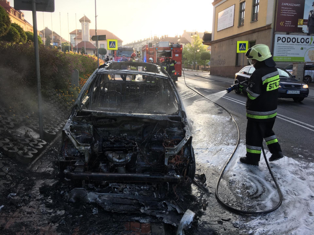 Peugeot zapalił się i spłonął doszczętnie