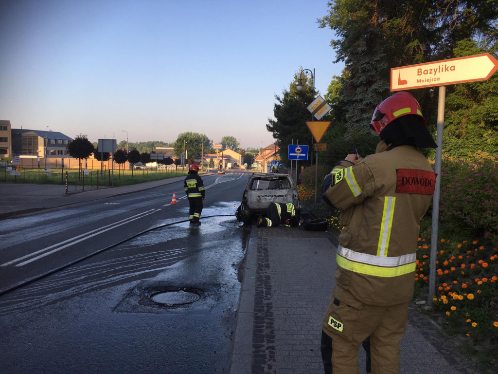 Peugeot zapalił się i spłonął doszczętnie