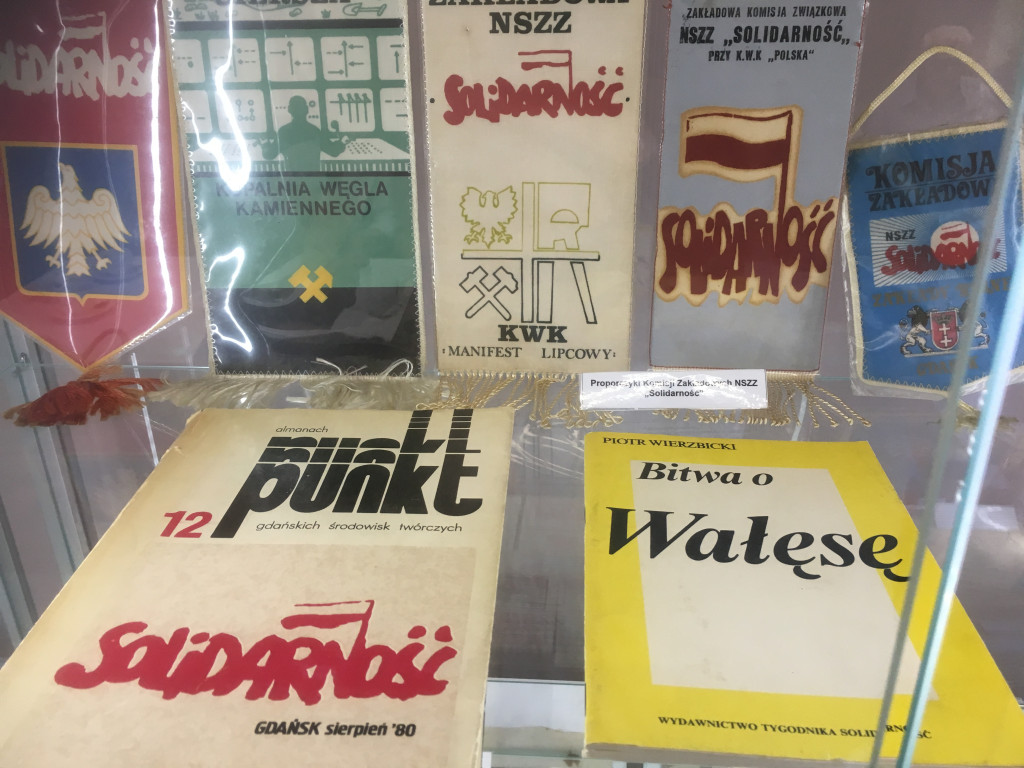 Wystawa o Solidarności w trzebińskiej  bibliotece
