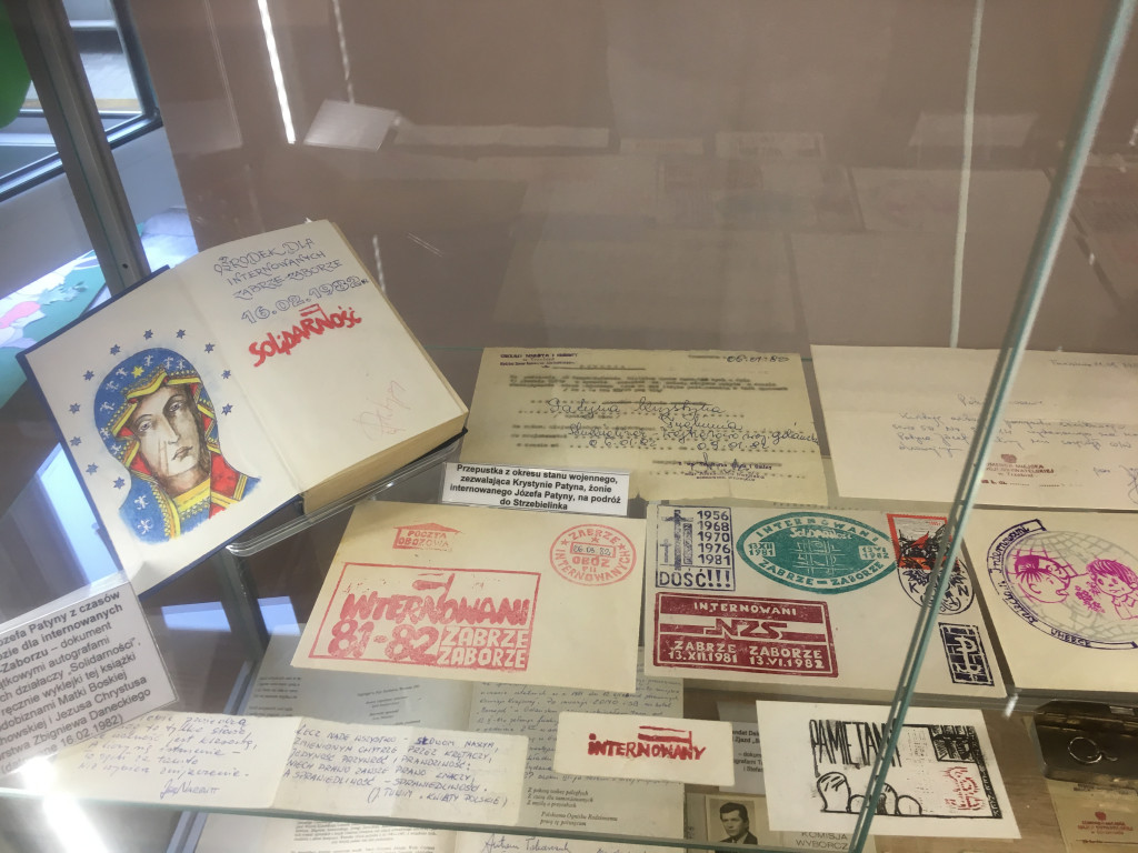 Wystawa o Solidarności w trzebińskiej  bibliotece