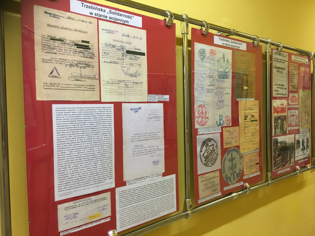 Wystawa o Solidarności w trzebińskiej  bibliotece