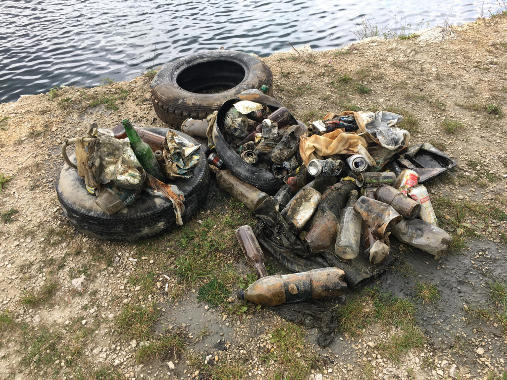 Sprzątali na brzegu i na dnie Balatonu