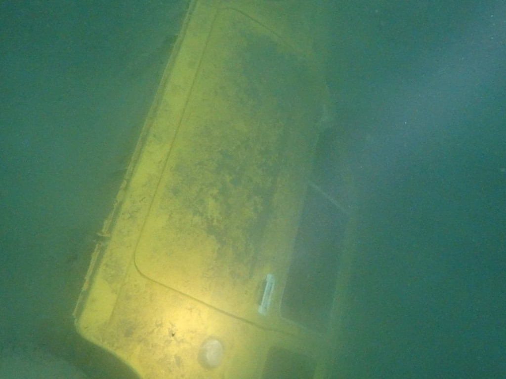 Mały fiat zatopiony w Balatonie