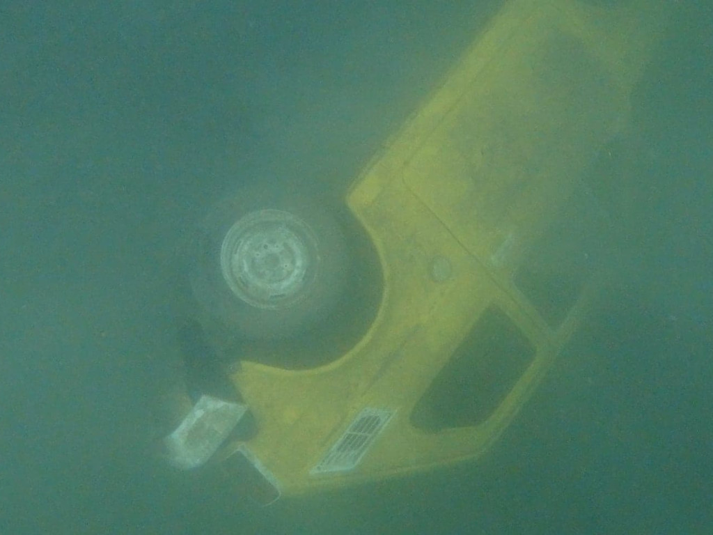 Mały fiat zatopiony w Balatonie