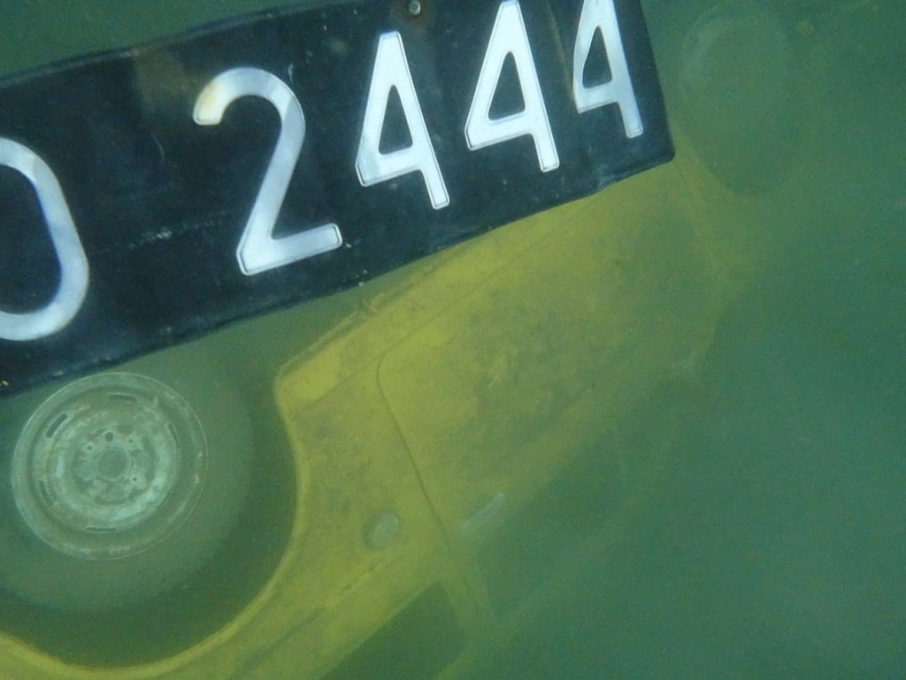 Mały fiat zatopiony w Balatonie