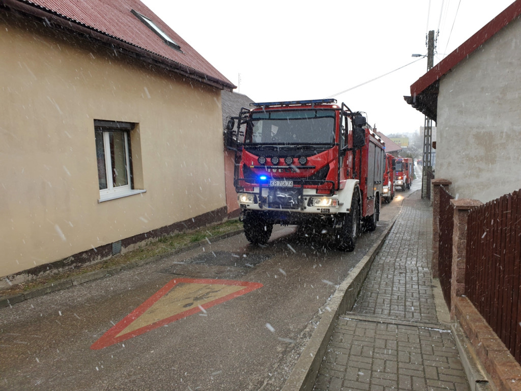 W domu w Kościelcu w Chrzanowie spalił się dach 22.03.2020r.
