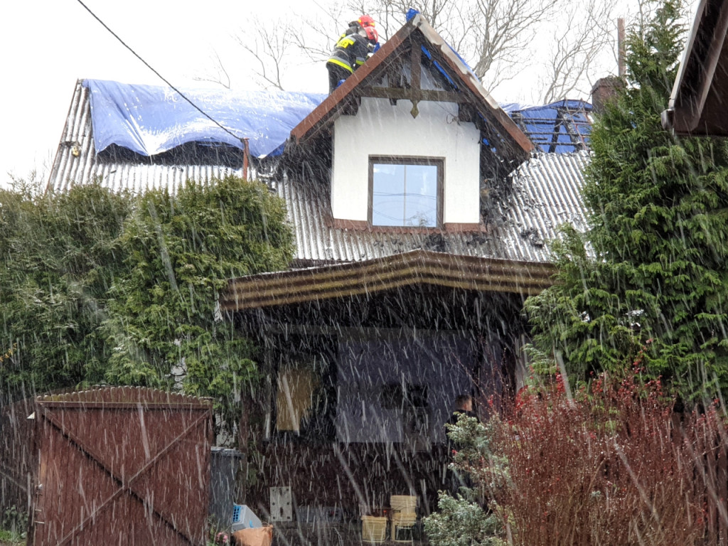 W domu w Kościelcu w Chrzanowie spalił się dach 22.03.2020r.