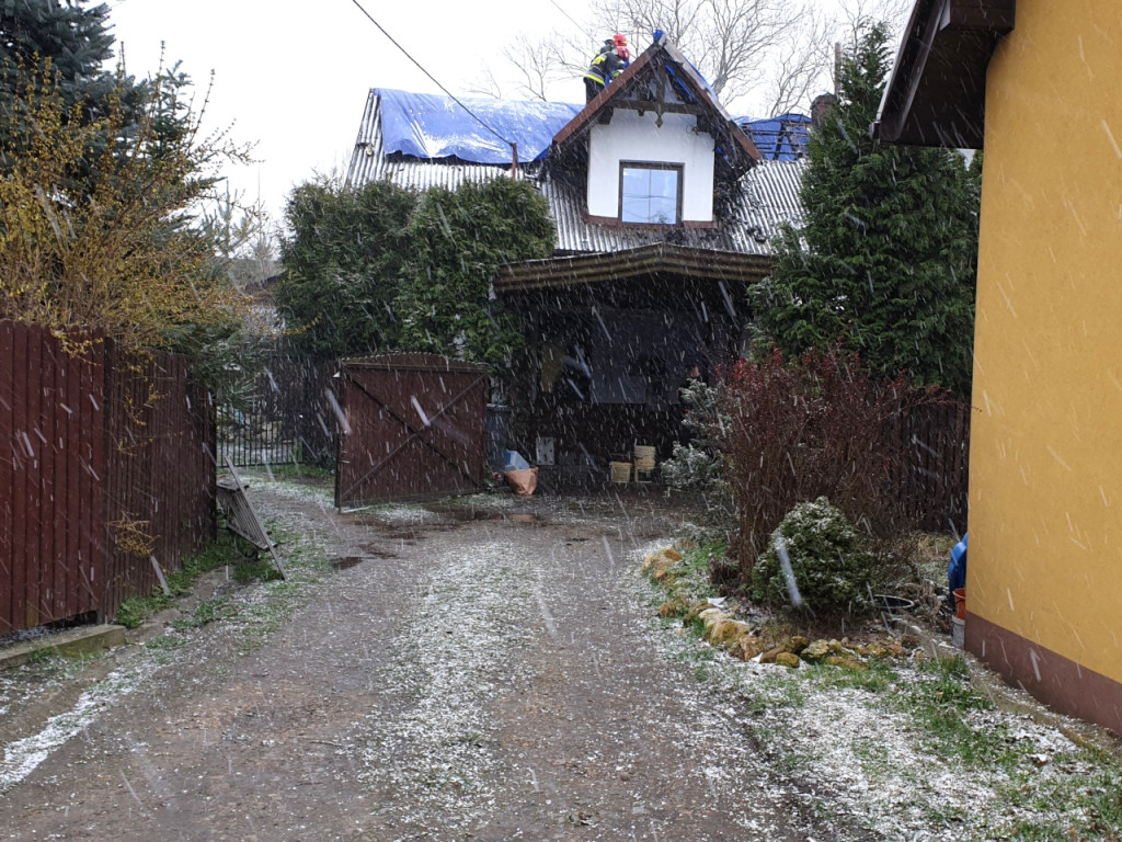 W domu w Kościelcu w Chrzanowie spalił się dach 22.03.2020r.