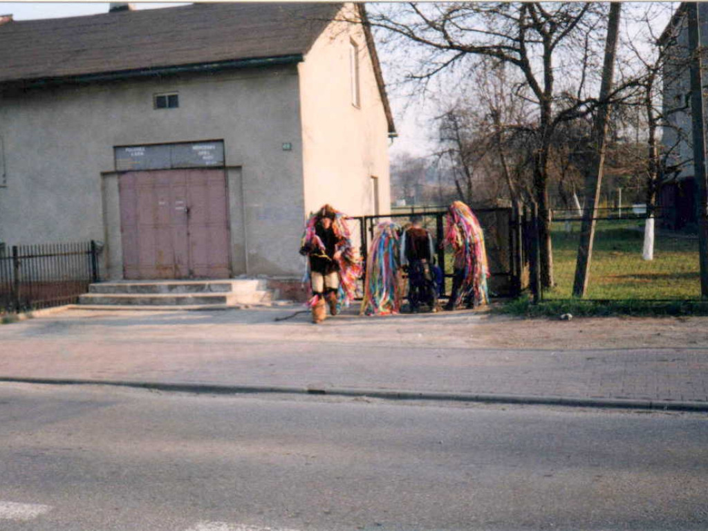 Wielkanocne Dziady na starych fotografiach