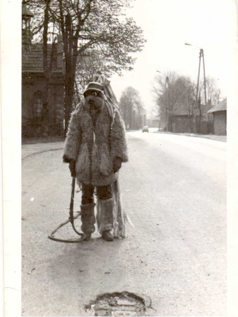 Wielkanocne Dziady na starych fotografiach