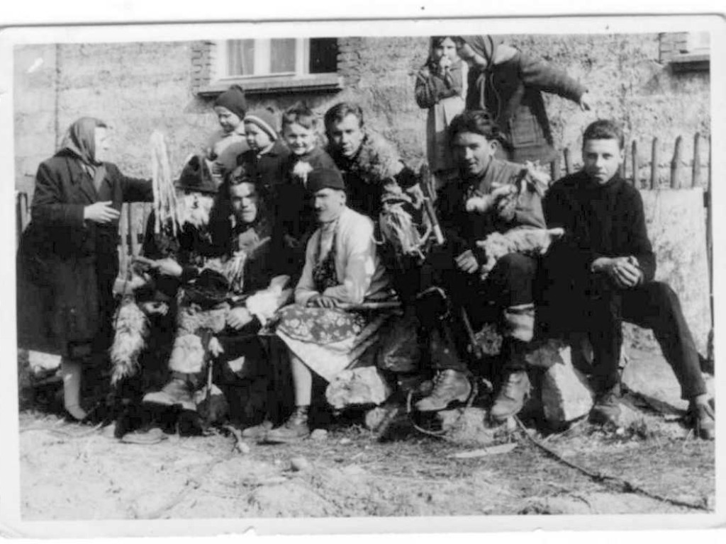 Wielkanocne Dziady na starych fotografiach