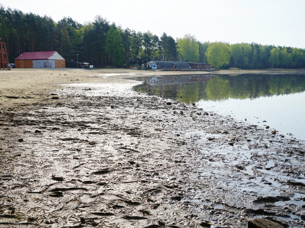 Zalew Chechło w Trzebini - spuszczona woda - 29.04.2020