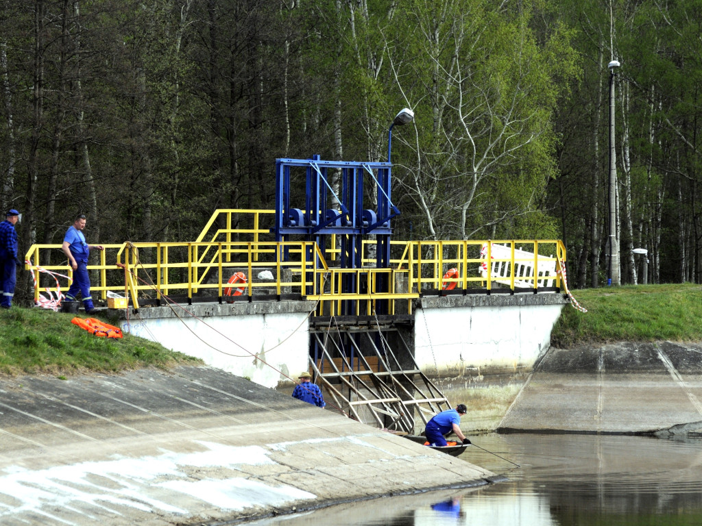 Zalew Chechło w Trzebini - spuszczona woda - 29.04.2020
