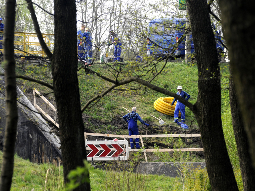 Zalew Chechło w Trzebini - spuszczona woda - 29.04.2020