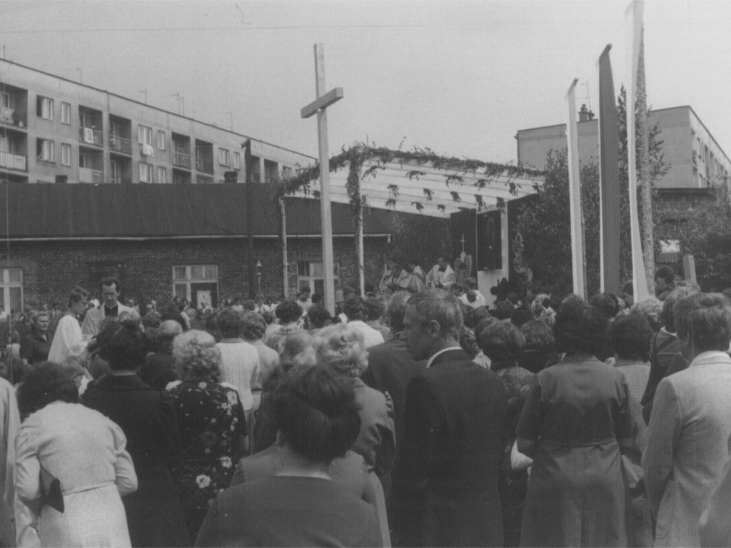Procesja Bożego Ciała w Chrzanowie z początku lat 80.
