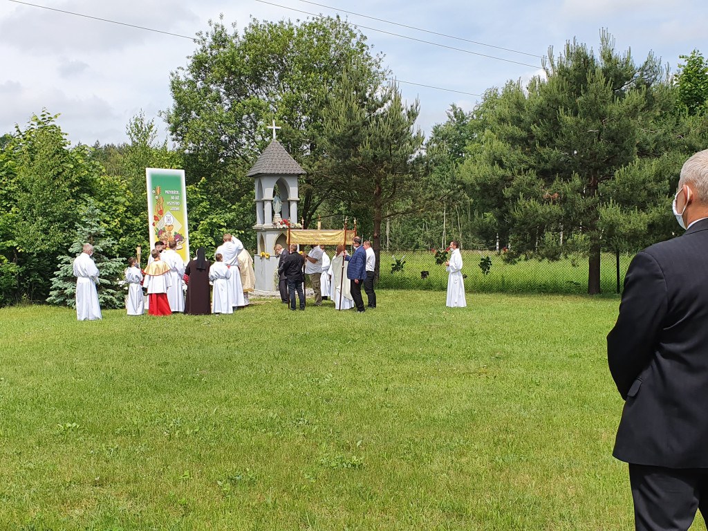 Procesja Bożego Ciała w krystynowskim ogrodzie
