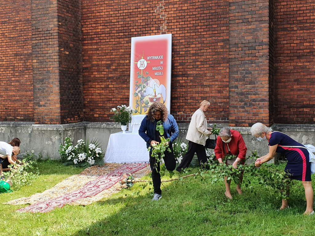 Procesja Bożego Ciała w krystynowskim ogrodzie