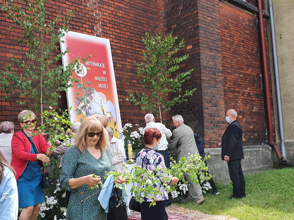 Procesja Bożego Ciała w krystynowskim ogrodzie