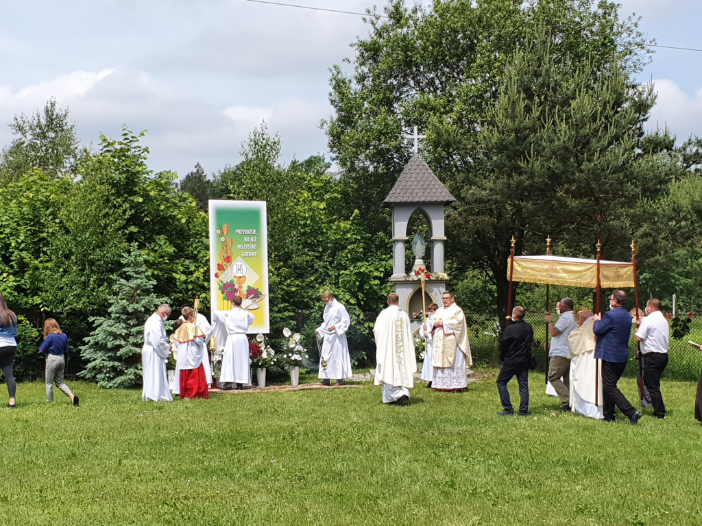 Procesja Bożego Ciała w krystynowskim ogrodzie