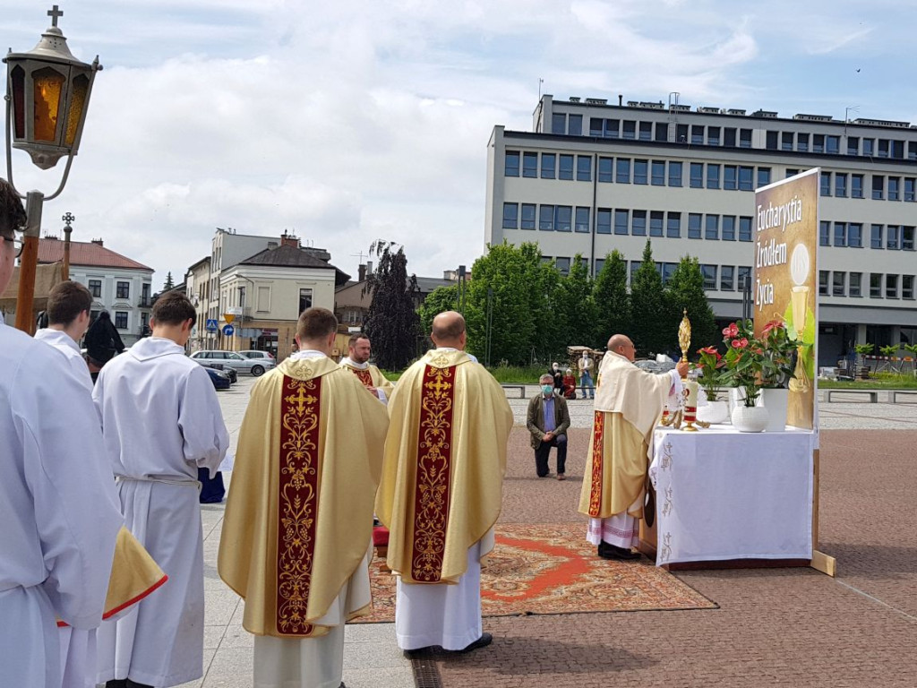 Procesja Bożego Ciała w parafii MB Różańcowej w Chrzanowie