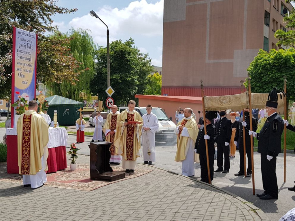 Procesja Bożego Ciała w parafii MB Różańcowej w Chrzanowie