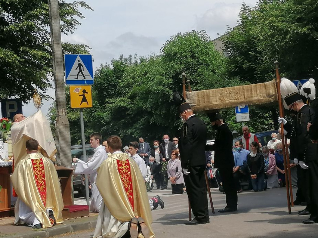 Procesja Bożego Ciała w parafii MB Różańcowej w Chrzanowie