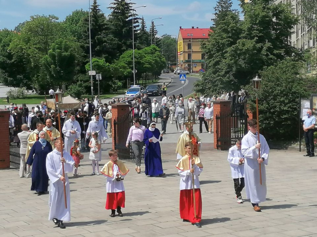 Procesja Bożego Ciała w parafii MB Różańcowej w Chrzanowie