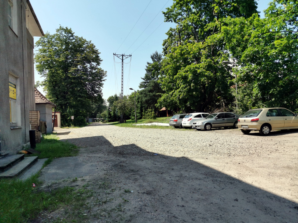 Potrzebny jest parking koło przystanku kolejowego w Dulowej