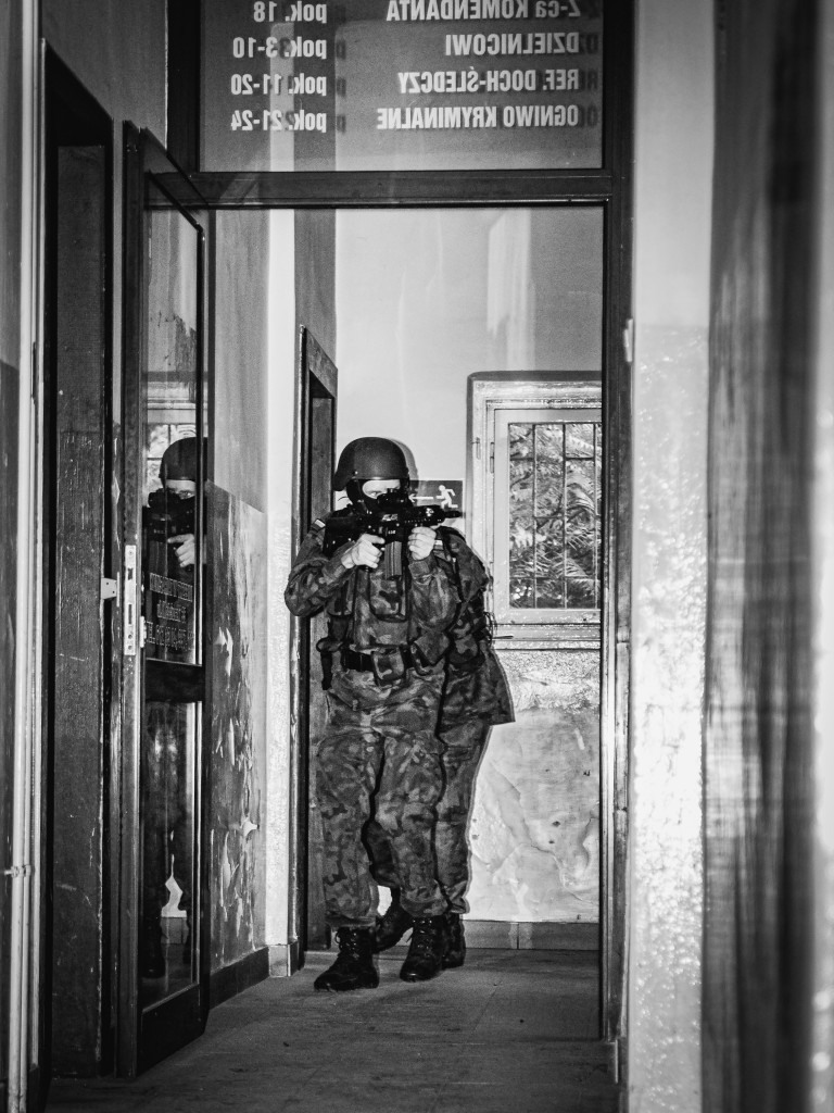 Rabusie i terroryści potraktowani profesjonalnie