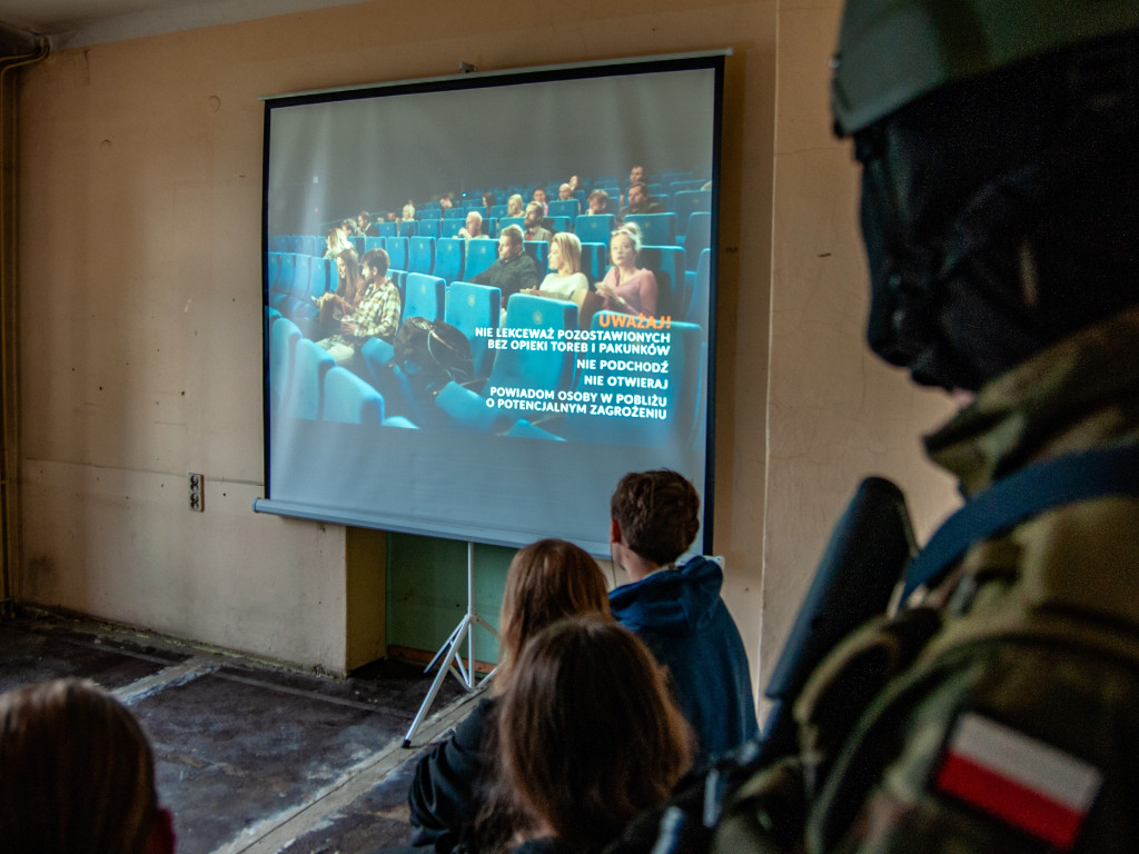 Rabusie i terroryści potraktowani profesjonalnie
