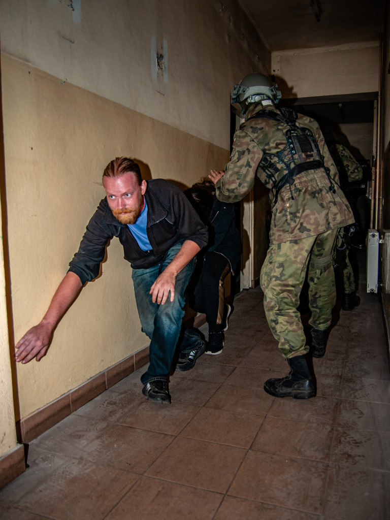 Rabusie i terroryści potraktowani profesjonalnie