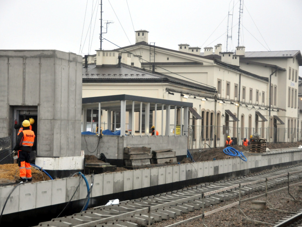 Prace na stacji PKP w Trzebini - grudzień 2020 r.