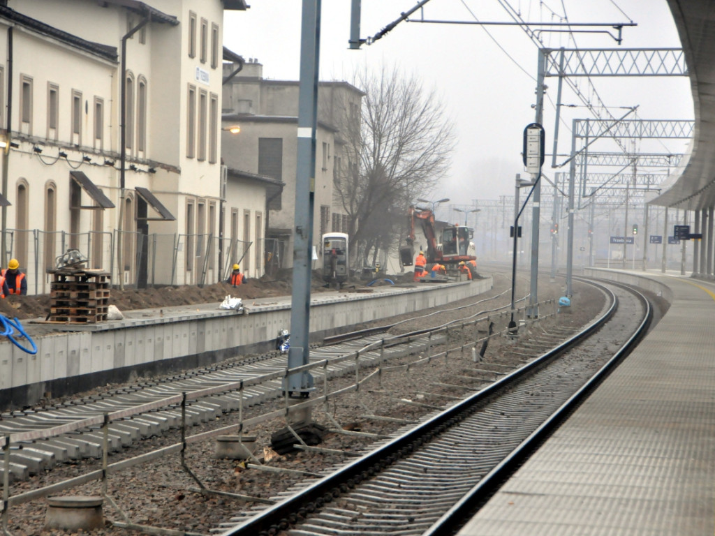 Prace na stacji PKP w Trzebini - grudzień 2020 r.