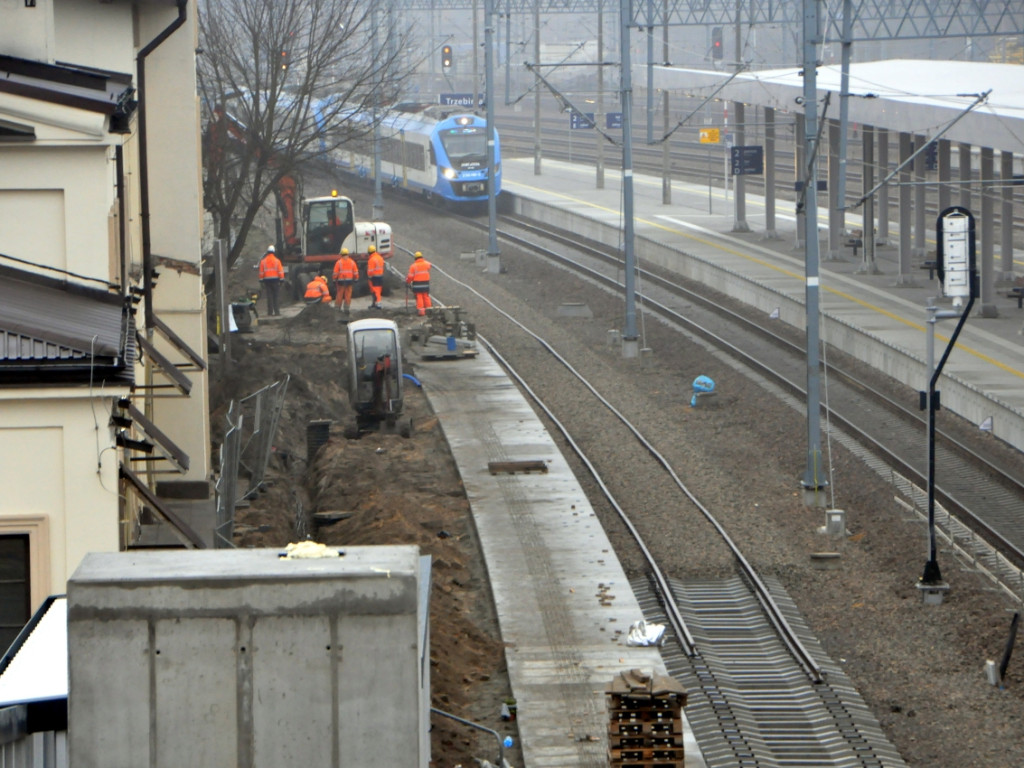 Prace na stacji PKP w Trzebini - grudzień 2020 r.