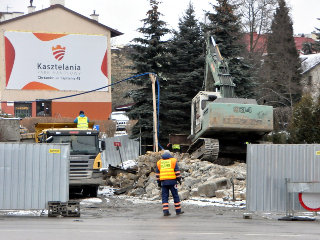 Zaczęło się wyburzanie wiaduktu na Krakowskiej w Chrzanowie