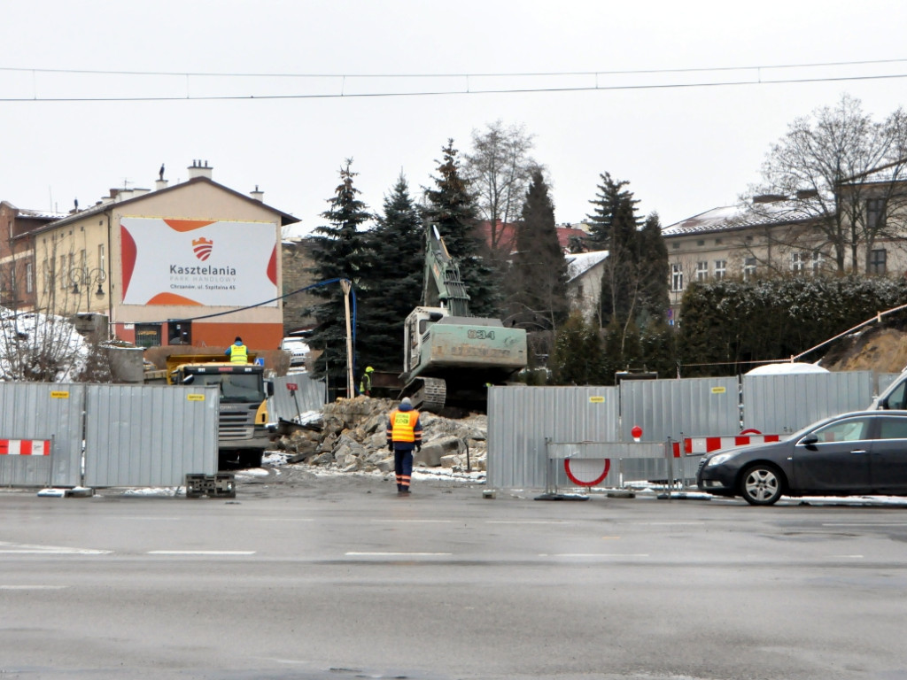 Zaczęło się wyburzanie wiaduktu na Krakowskiej w Chrzanowie