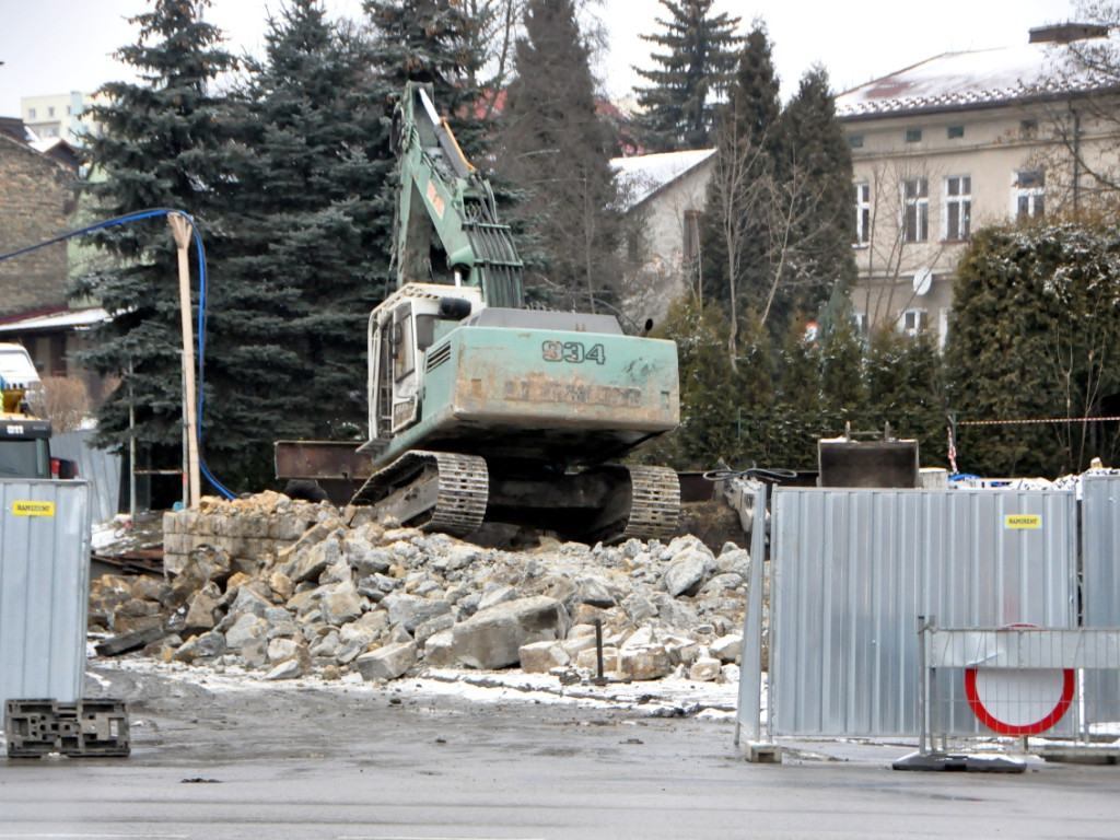 Zaczęło się wyburzanie wiaduktu na Krakowskiej w Chrzanowie