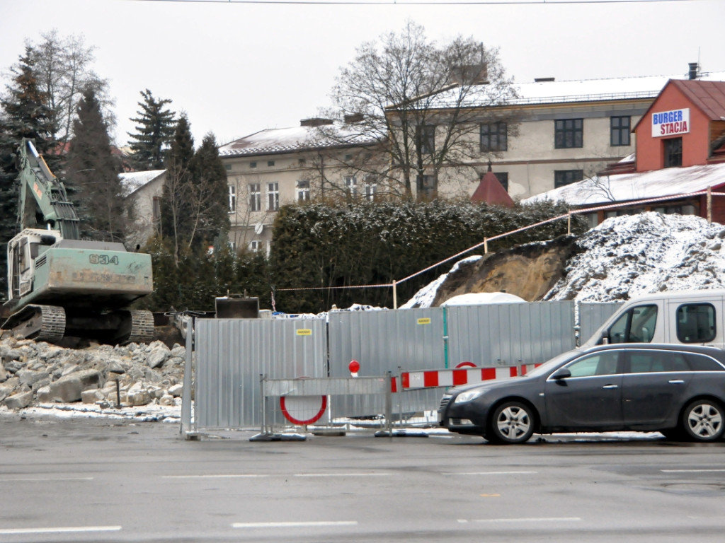 Zaczęło się wyburzanie wiaduktu na Krakowskiej w Chrzanowie