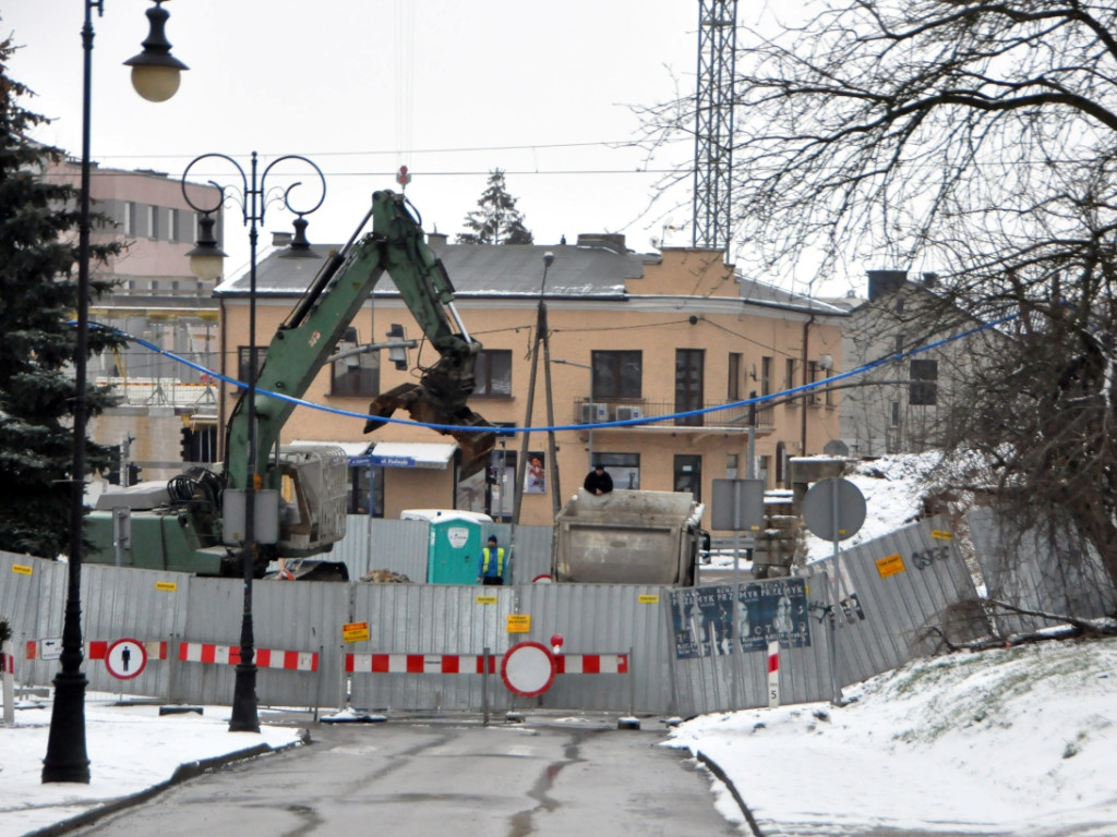 Zaczęło się wyburzanie wiaduktu na Krakowskiej w Chrzanowie