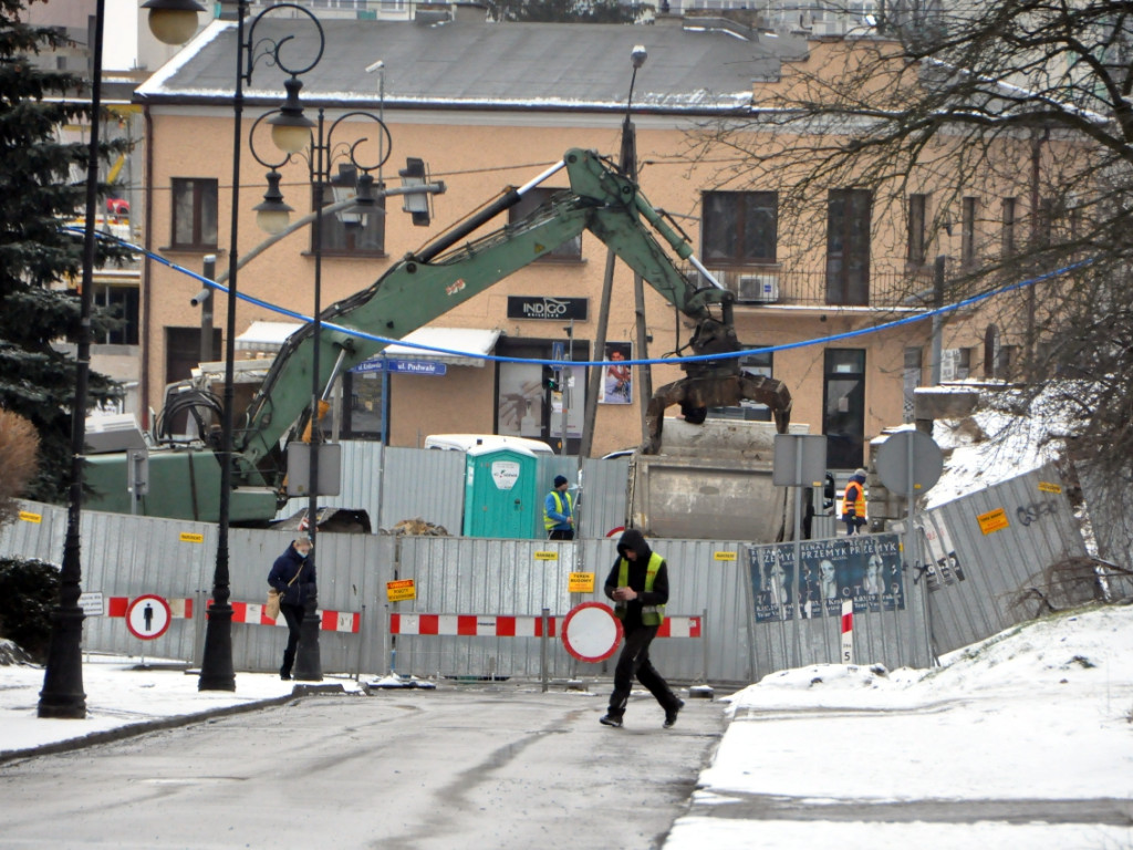 Zaczęło się wyburzanie wiaduktu na Krakowskiej w Chrzanowie