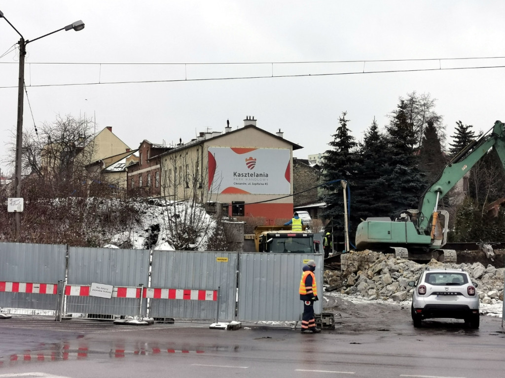 Zaczęło się wyburzanie wiaduktu na Krakowskiej w Chrzanowie