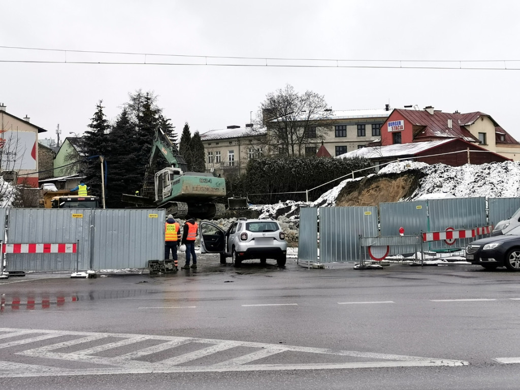 Zaczęło się wyburzanie wiaduktu na Krakowskiej w Chrzanowie