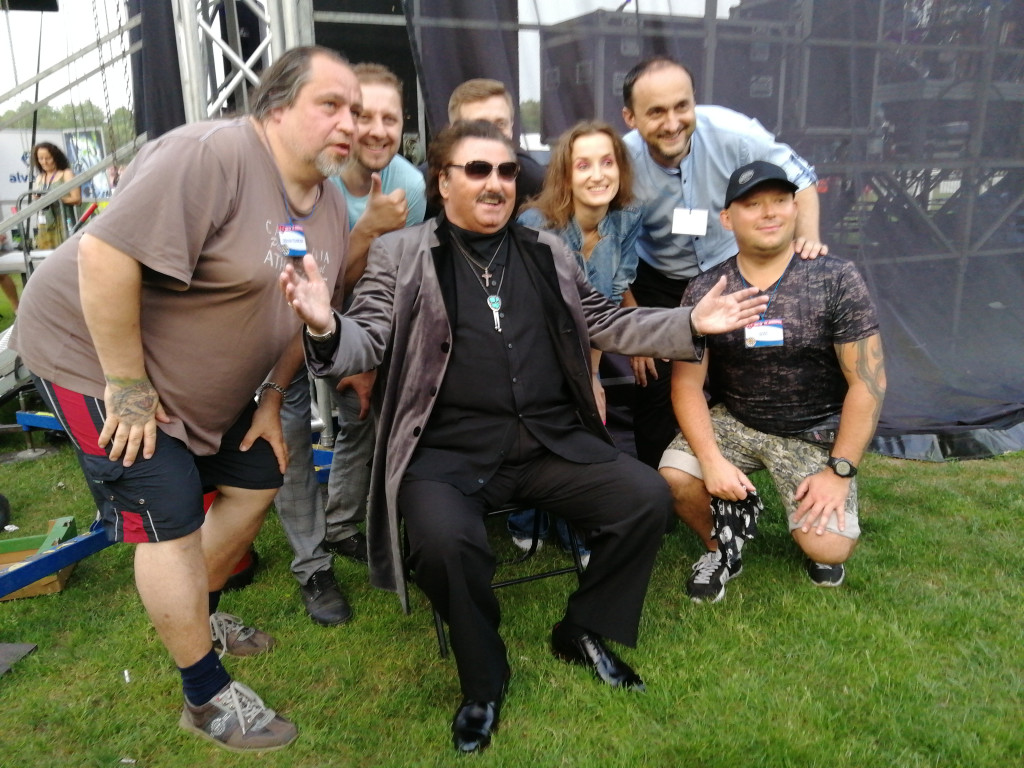 Krzysztof Krawczyk i jego fani. Alwernia, czerwiec  2019