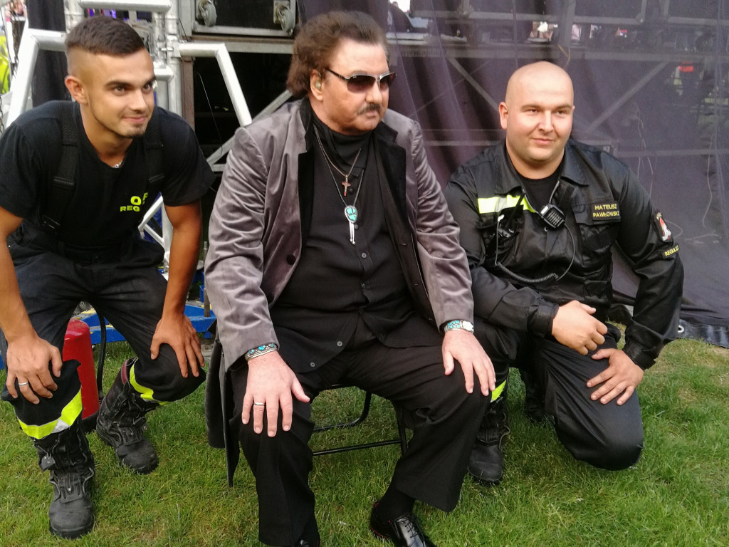 Krzysztof Krawczyk i jego fani. Alwernia, czerwiec  2019
