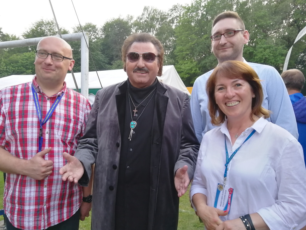 Krzysztof Krawczyk i jego fani. Alwernia, czerwiec  2019
